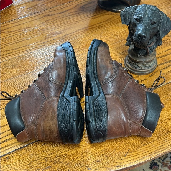 Wolverine brown leather work boots.  Cushioned ankle, lace up style. Size 9.5. main image 7
